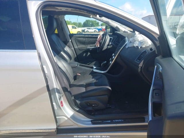 2015 VOLVO XC60 T5 5