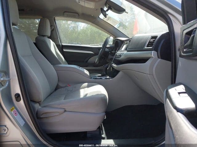 2017 TOYOTA HIGHLANDER LE 5