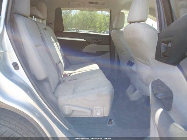 2017 TOYOTA HIGHLANDER LE 8