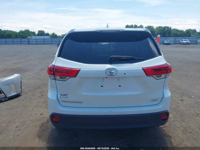 2018 TOYOTA HIGHLANDER XLE 17