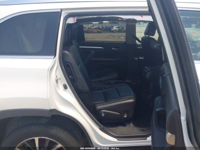 2018 TOYOTA HIGHLANDER XLE 8