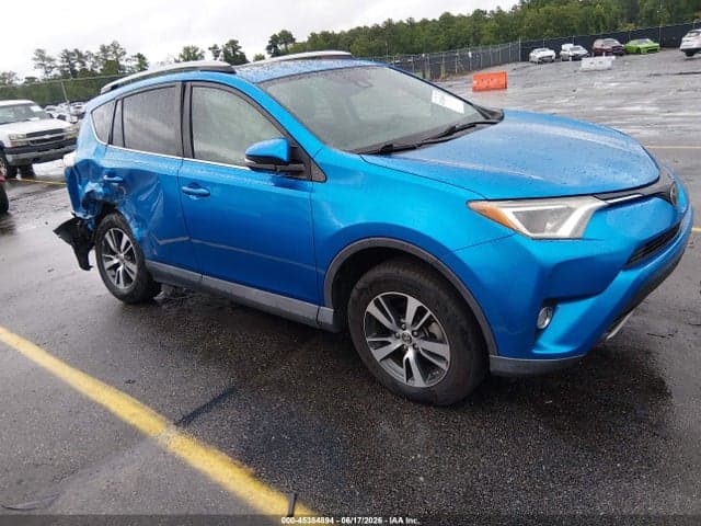 2017 TOYOTA RAV4 XLE 1