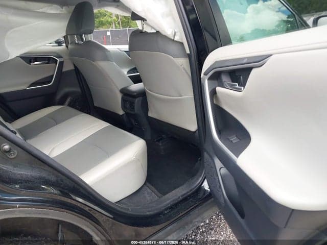 2019 TOYOTA RAV4 LIMITED 8