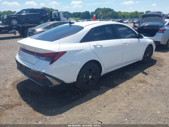 2024 HYUNDAI ELANTRA SE 4
