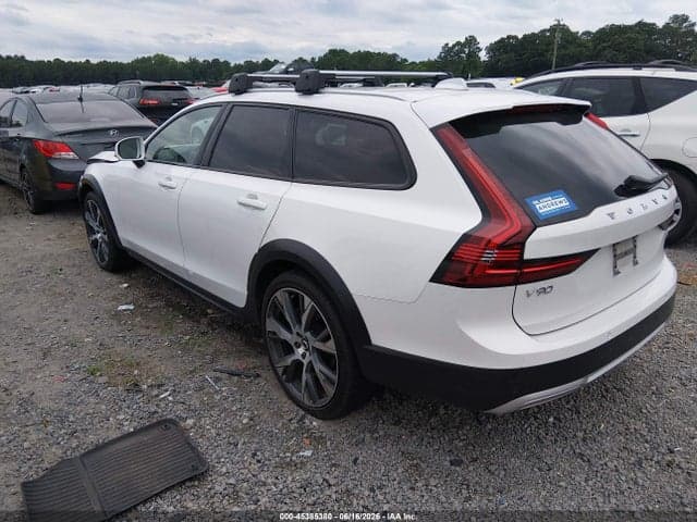 2025 VOLVO V90 CROSS 3