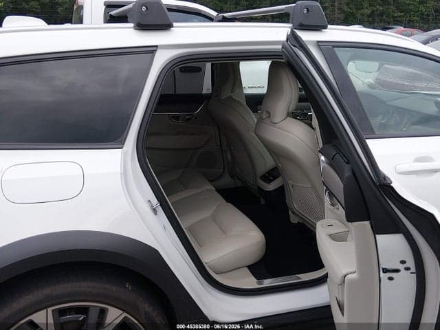 2025 VOLVO V90 CROSS 8