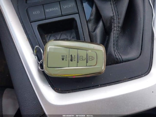 2019 TOYOTA RAV4 XLE 11
