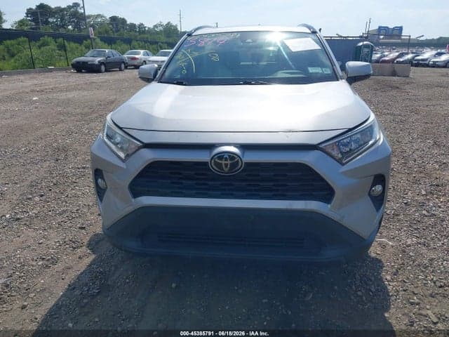 2019 TOYOTA RAV4 XLE 12