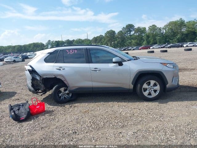 2019 TOYOTA RAV4 XLE 13