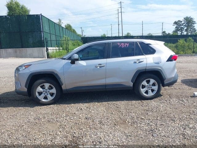 2019 TOYOTA RAV4 XLE 14