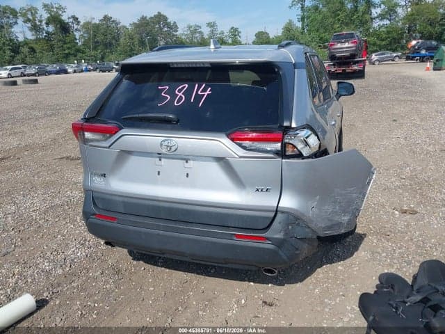 2019 TOYOTA RAV4 XLE 16