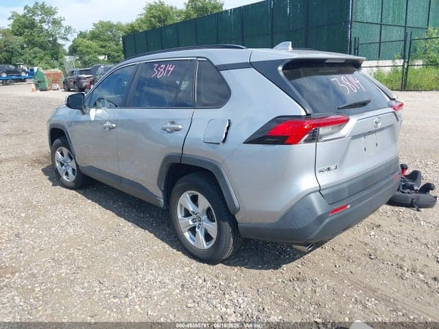 2019 TOYOTA RAV4 XLE 3