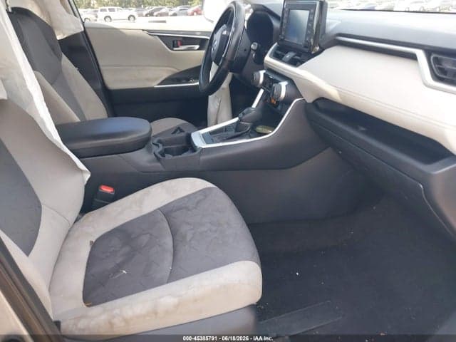 2019 TOYOTA RAV4 XLE 5