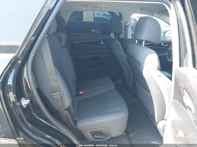 2017 KIA SORENTO 2.4L LX 8
