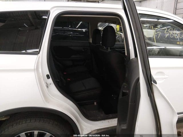 2019 MITSUBISHI OUTLANDER ES 8