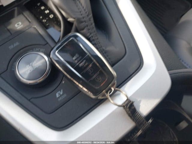 2025 TOYOTA RAV4 HYBRID XSE 11