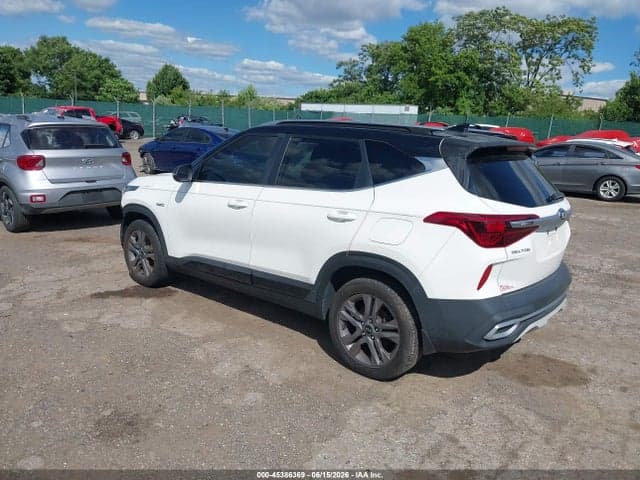 2021 KIA SELTOS S 3