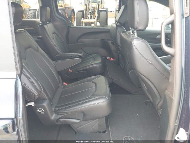 2025 CHRYSLER PACIFICA SELECT 8