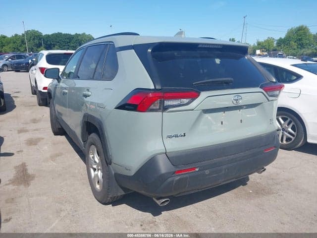 2019 TOYOTA RAV4 XLE 3