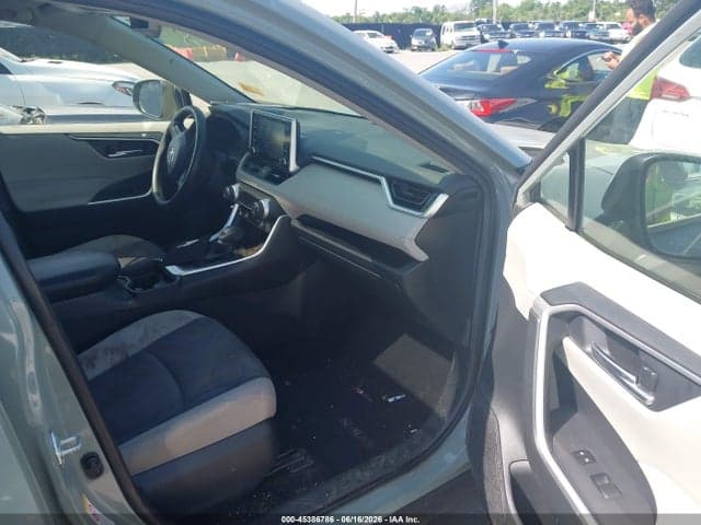 2019 TOYOTA RAV4 XLE 5
