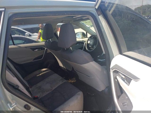 2019 TOYOTA RAV4 XLE 8