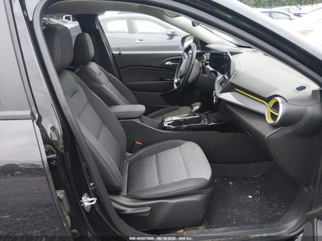 2025 CHEVROLET TRAX FWD LT 5