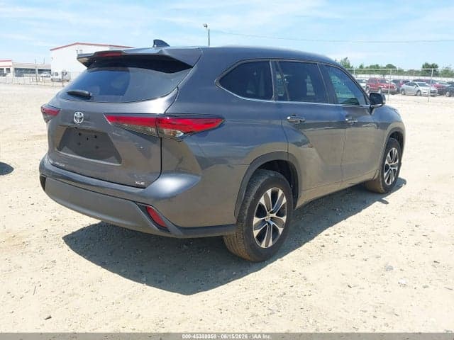 2023 TOYOTA HIGHLANDER XLE 4
