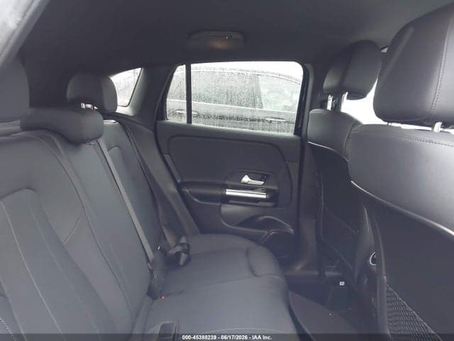 2025 MERCEDES-BENZ GLA 250 4MATIC 8