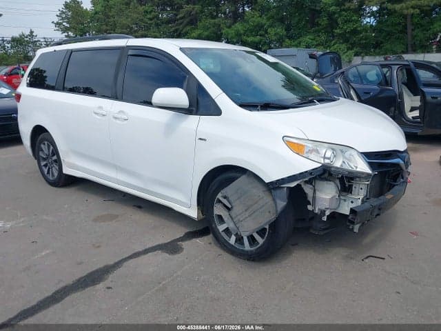 2018 TOYOTA SIENNA LE 7 PASSENGER 1