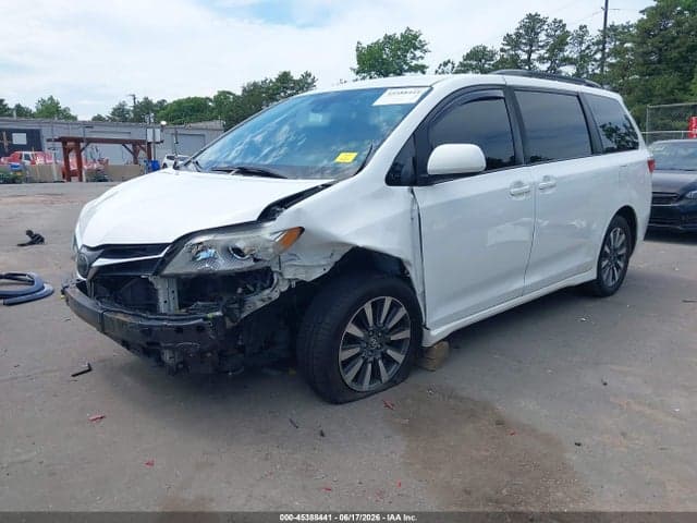 2018 TOYOTA SIENNA LE 7 PASSENGER 2