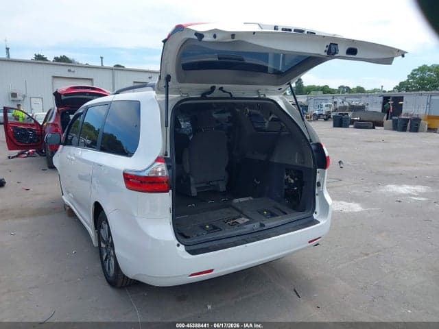 2018 TOYOTA SIENNA LE 7 PASSENGER 3