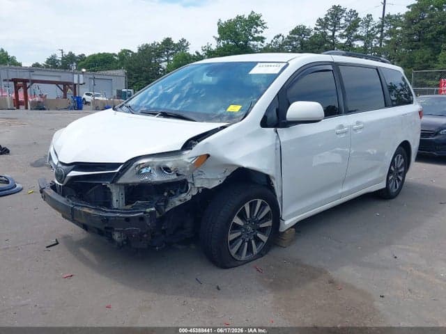 2018 TOYOTA SIENNA LE 7 PASSENGER 6