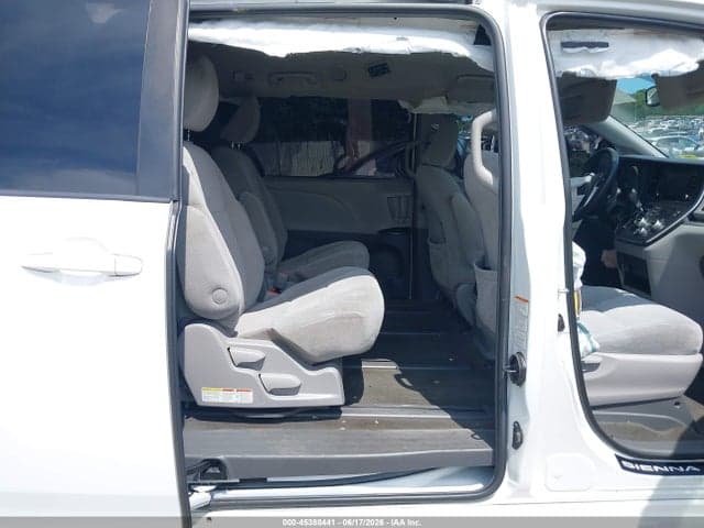 2018 TOYOTA SIENNA LE 7 PASSENGER 8