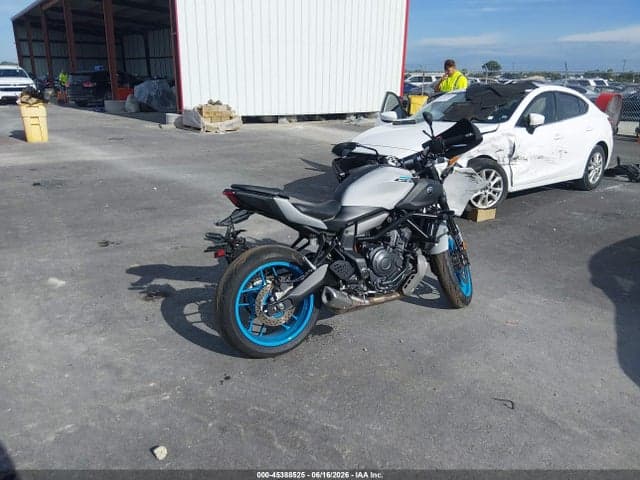 2025 YAMAHA MTN690 4