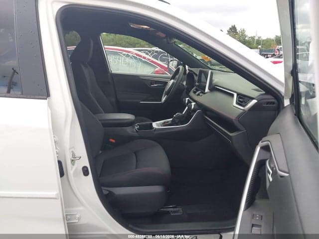 2025 TOYOTA RAV4 PLUG-IN HYBRID SE 5
