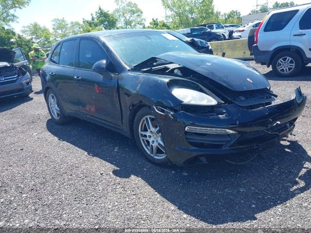 2013 PORSCHE CAYENNE S 1