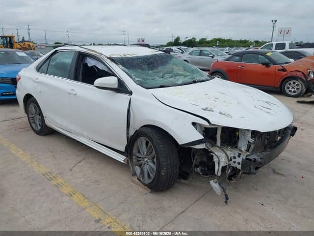 2017 TOYOTA CAMRY SE 1