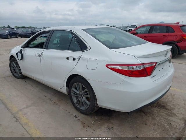2017 TOYOTA CAMRY SE 3