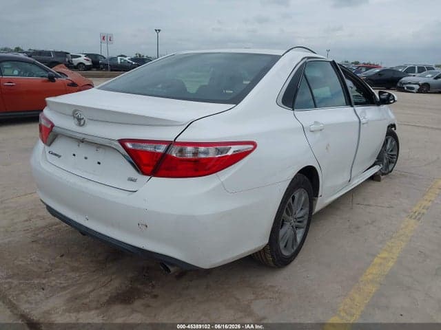 2017 TOYOTA CAMRY SE 4