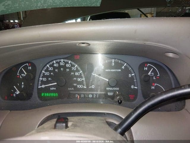 2001 LINCOLN NAVIGATOR 7