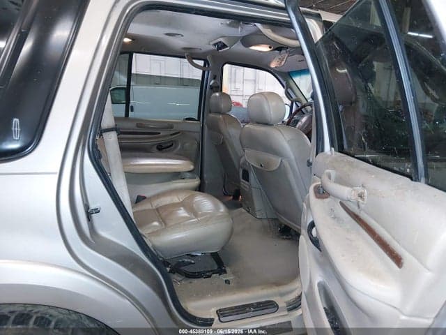 2001 LINCOLN NAVIGATOR 8