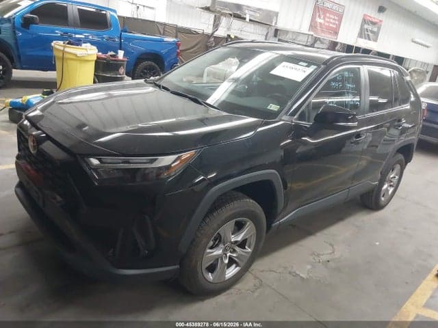 2022 TOYOTA RAV4 XLE 2