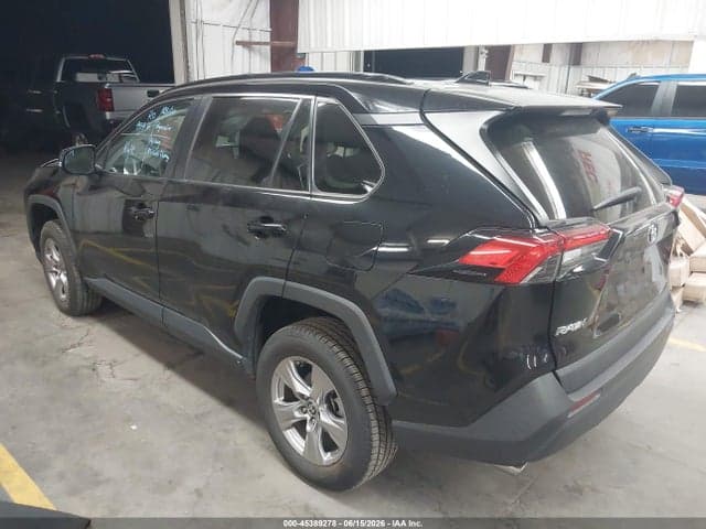 2022 TOYOTA RAV4 XLE 3