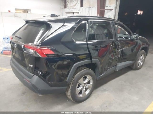 2022 TOYOTA RAV4 XLE 4