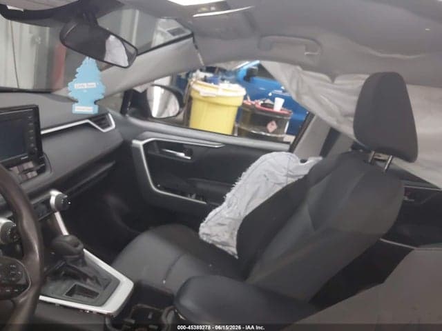 2022 TOYOTA RAV4 XLE 5