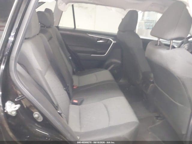 2022 TOYOTA RAV4 XLE 8