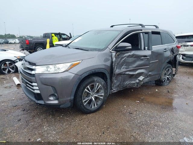 2018 TOYOTA HIGHLANDER LE 2