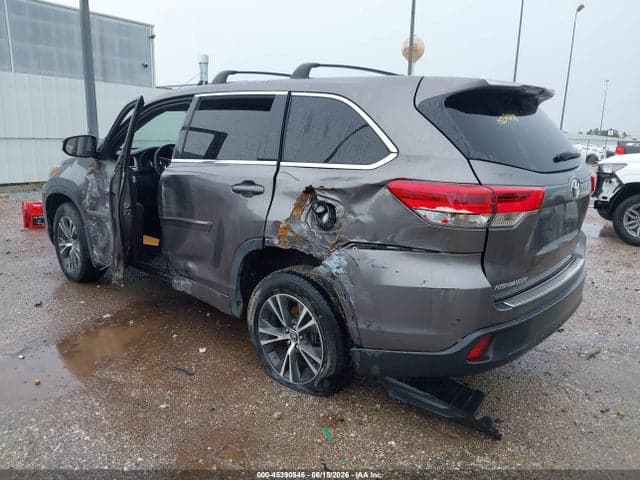 2018 TOYOTA HIGHLANDER LE 3