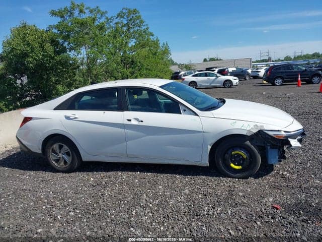 2024 HYUNDAI ELANTRA SE 13