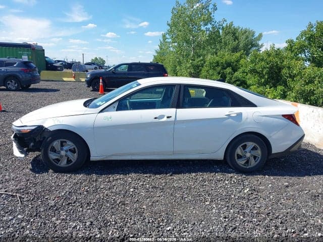 2024 HYUNDAI ELANTRA SE 14